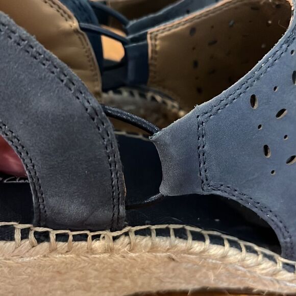 NWOT Clarks Women’s Petrine Gail Navy Nubuck Wedge size 10. - Picture 7 of 9